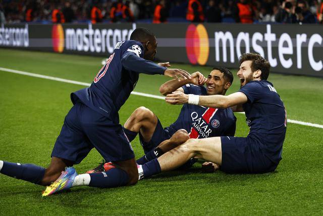 开云官网-莎拉波娃在巴黎圣日耳曼比赛中表现优异，锐不可当引发热议！-开云官网