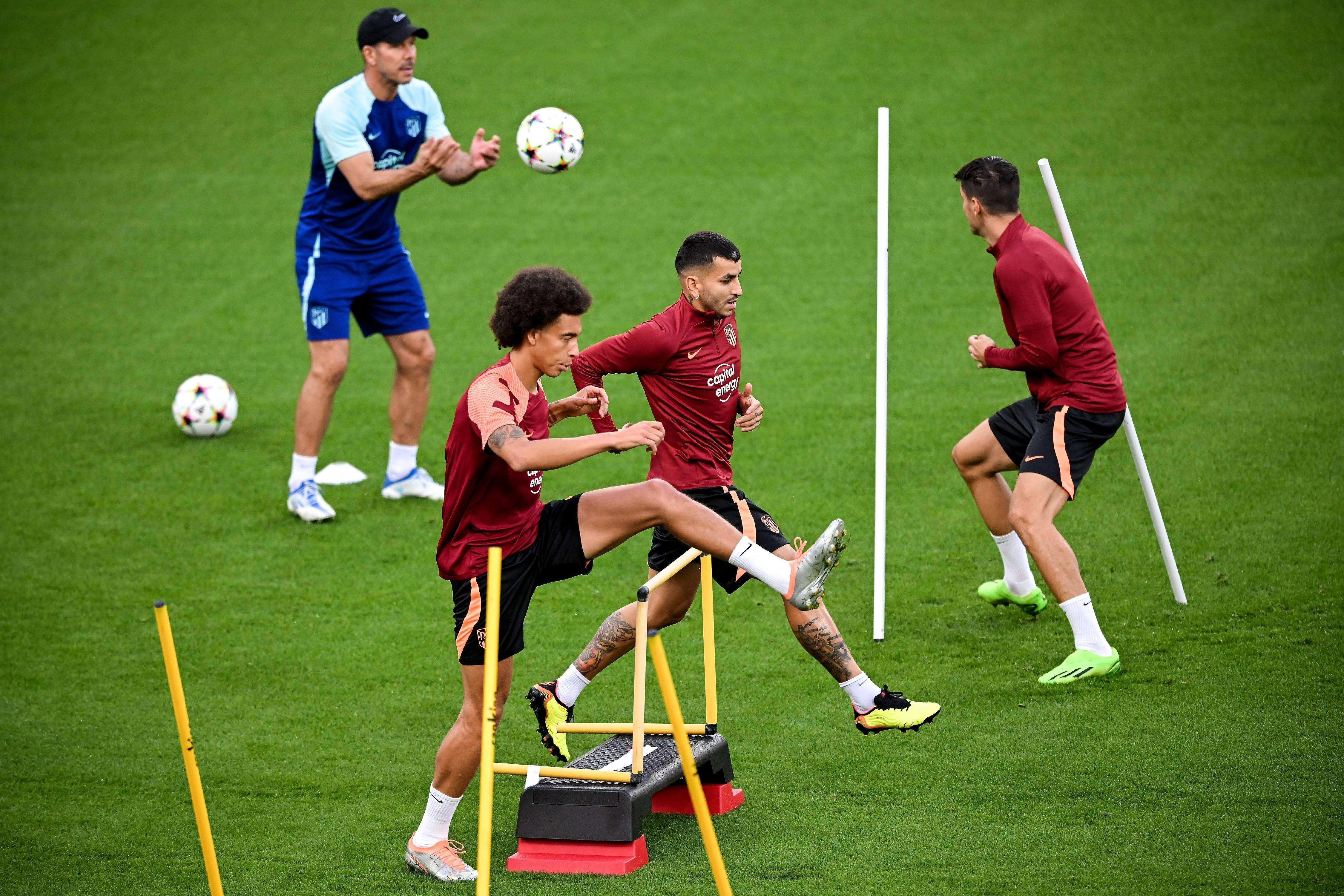 赛前体能课后，成都蓉城止住颓势备战欧冠，赛场秩序良好，训练强度明显提升的简单介绍