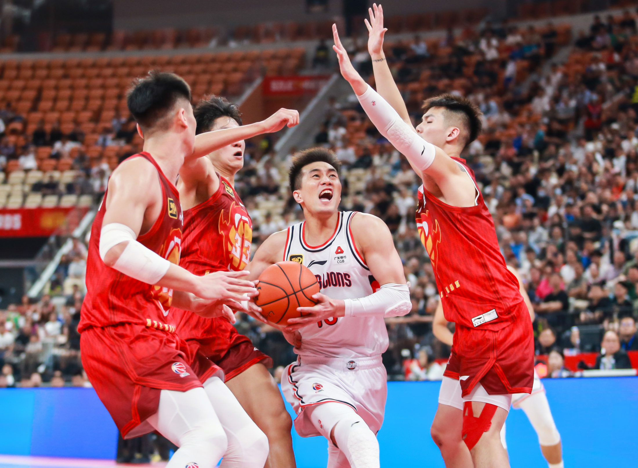 开云app-中超今晚再迎强敌，广州队临场应变，主帅态度：气氛紧张，纪律约束更严格的简单介绍-开云app